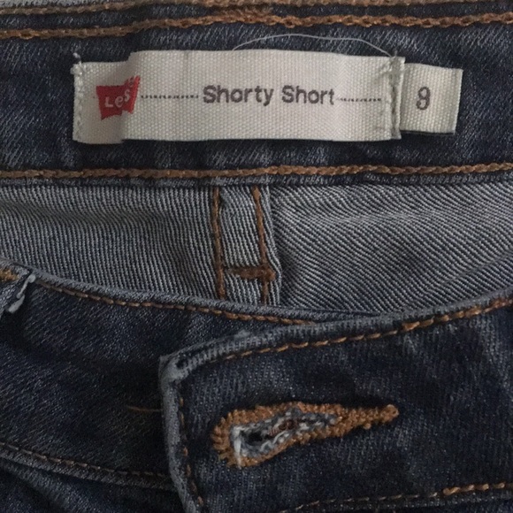 Levi’s Shorty Shorts❕ - Picture 2 of 3
